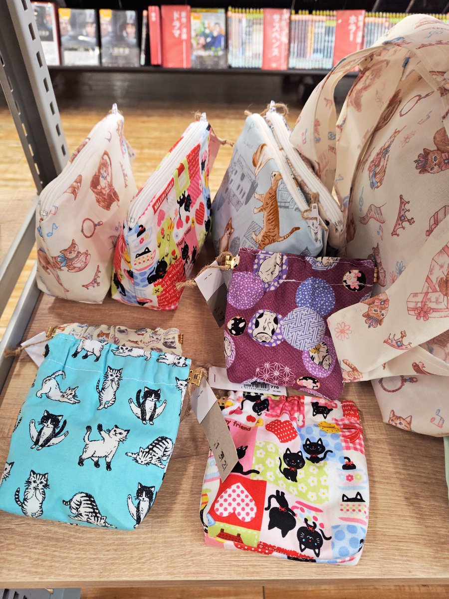 🧵#ハンドメイド 🪡 BOX3⃣5⃣番 様 ほっこりする 猫ちゃん柄の 生地を