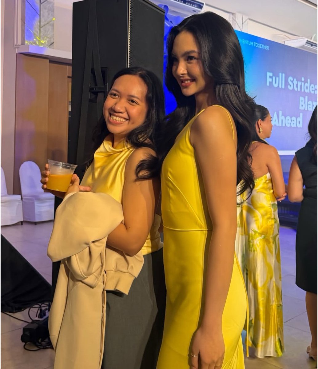 na para bang beauty queen na nagpa photo op kung tumayo!? one thing about kai is she definitely knows how to bring and present herself ♡

#KaiMontinola