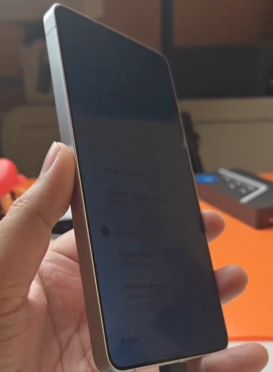 iRaj_r's tweet photo. Galaxy S26 Ultra  Privacy Display is next level. 
Comes with 2 modes ...Regular and Maximum..Maximum really boosts the anti-peeping protection. https://t.co/9OPyEqvFCt