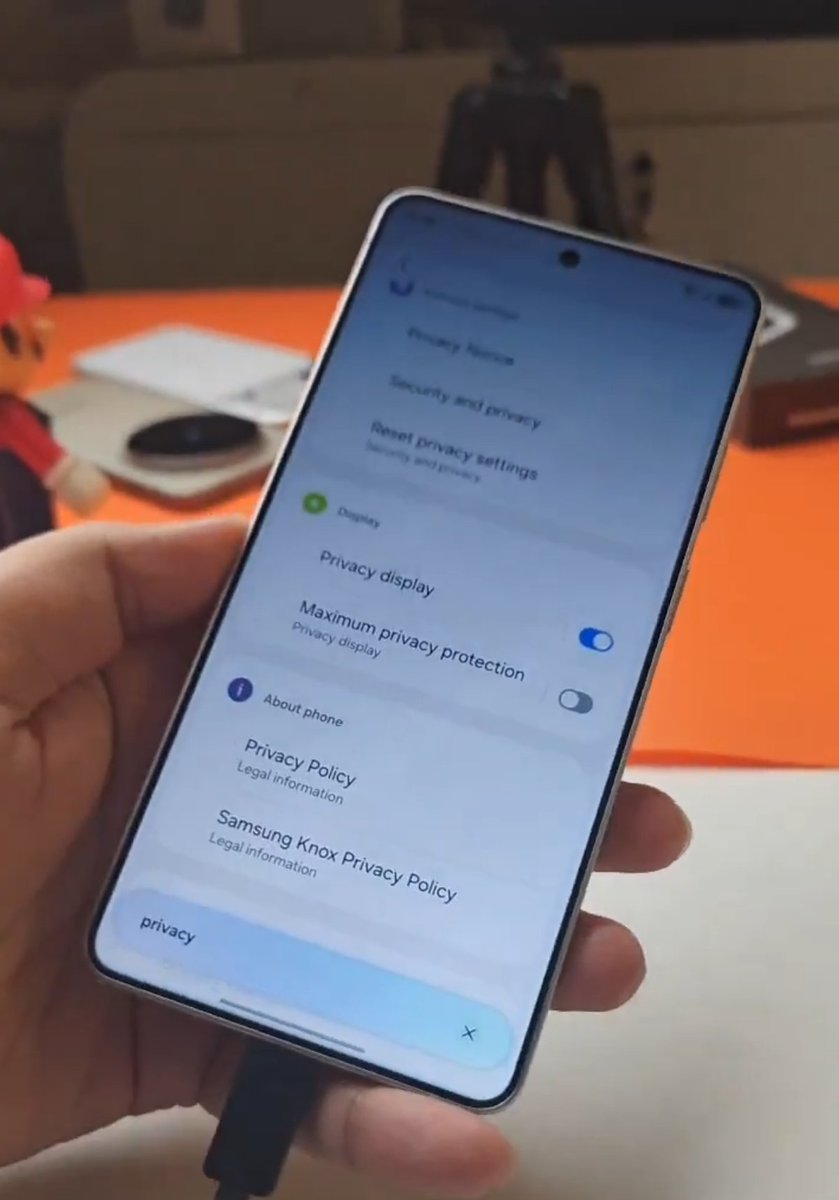 iRaj_r's tweet photo. Galaxy S26 Ultra  Privacy Display is next level. 
Comes with 2 modes ...Regular and Maximum..Maximum really boosts the anti-peeping protection. https://t.co/9OPyEqvFCt