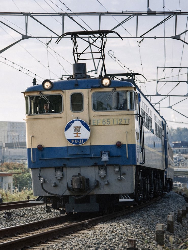 teru_t2's tweet photo. チャッピーによるレタッチで、子供の頃に撮った電車の写真が色鮮やかに(^-^☆彡 https://t.co/Wyxm0FlZeW