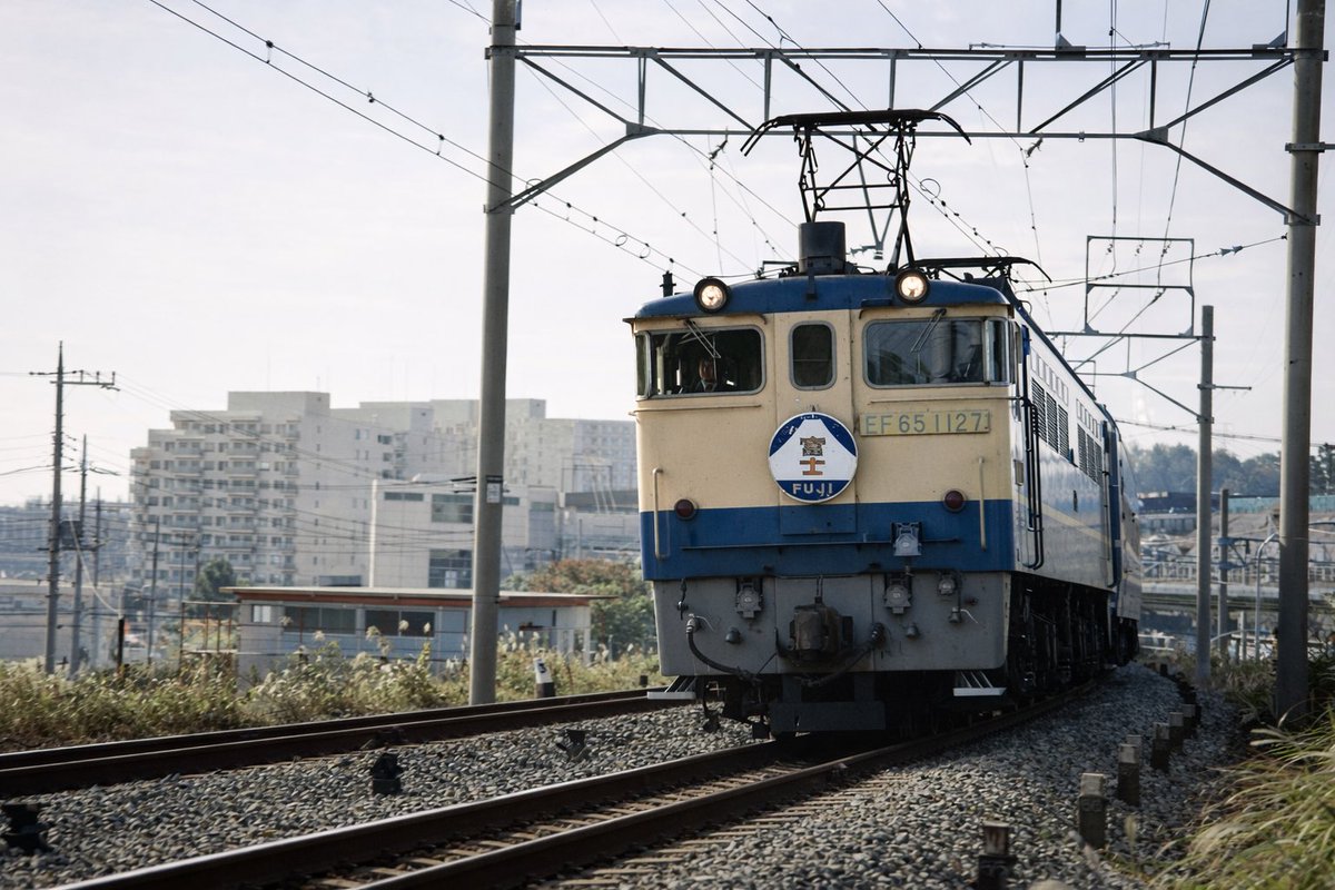 teru_t2's tweet photo. チャッピーによるレタッチで、子供の頃に撮った電車の写真が色鮮やかに(^-^☆彡 https://t.co/Wyxm0FlZeW