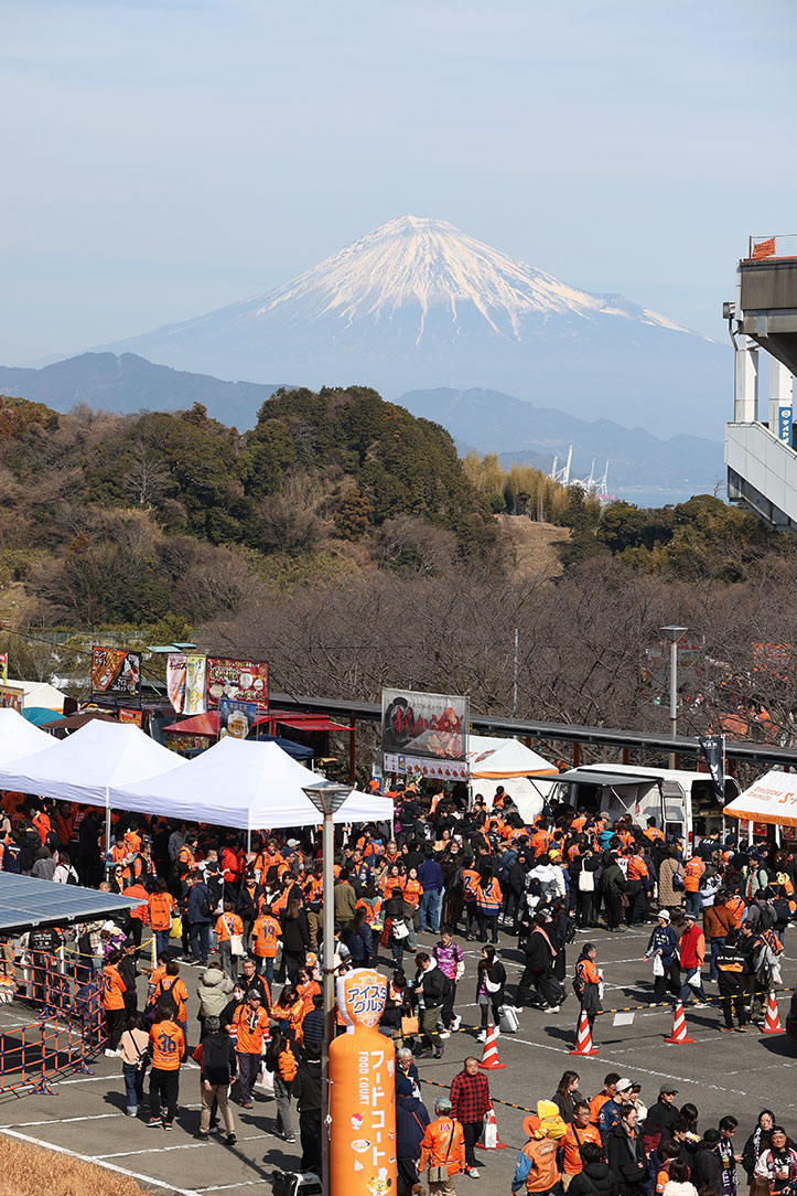 🗻#富士山の日 🏟ホームIAIスタジアム日本平からの🗻富士山📷をお届け