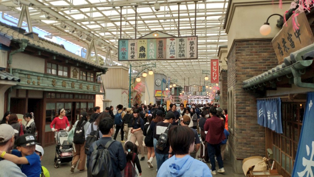 西武園ゆうえんち
商店街の住人達によるショーが楽しかったなあ✨
駐在と盗人のバク宙対決や住人総出のブギウギイベント✨