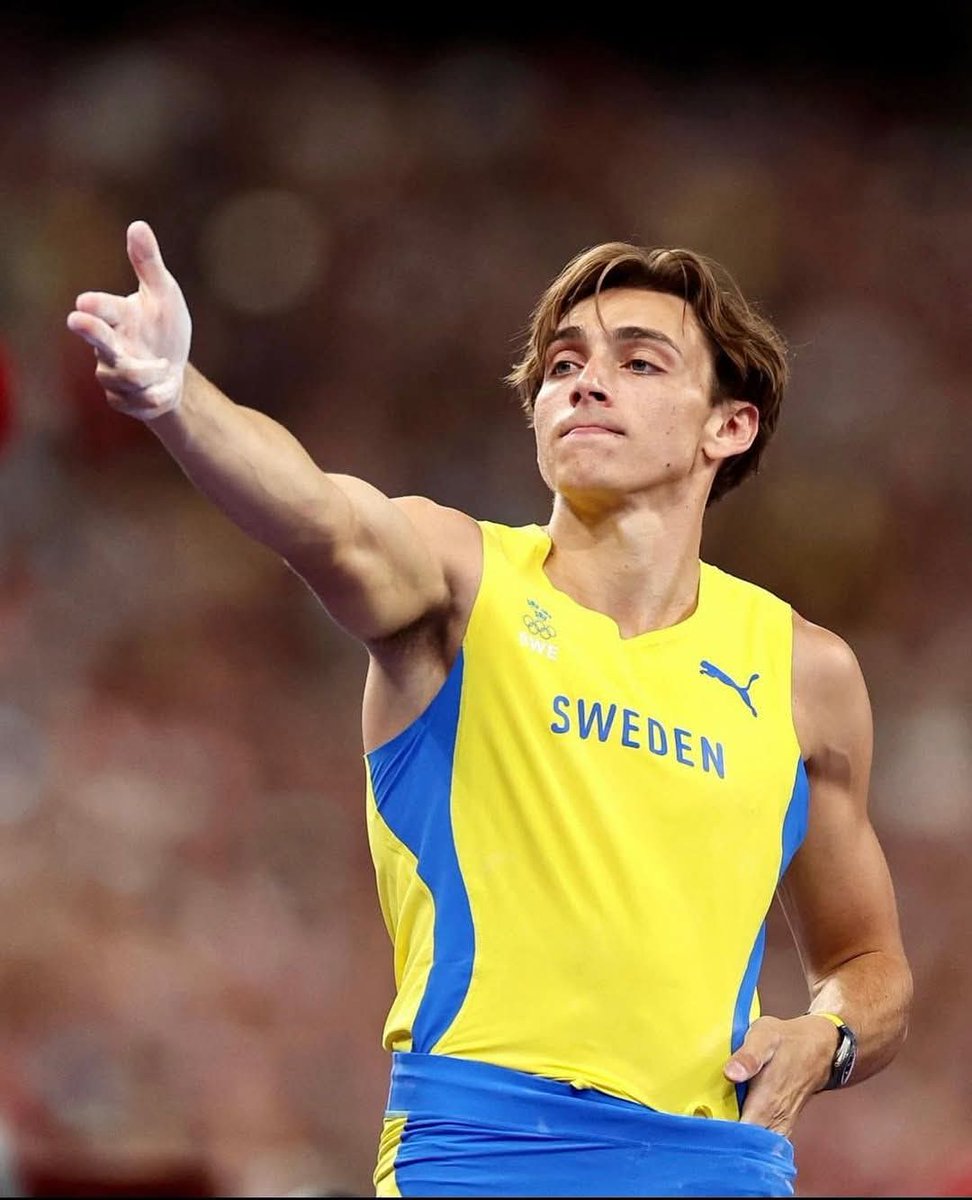 DiTlamZ's tweet image. I guess intimidating your opponents is reserved for certain athletes 💀💀 lol particularly poster boys of the sports.