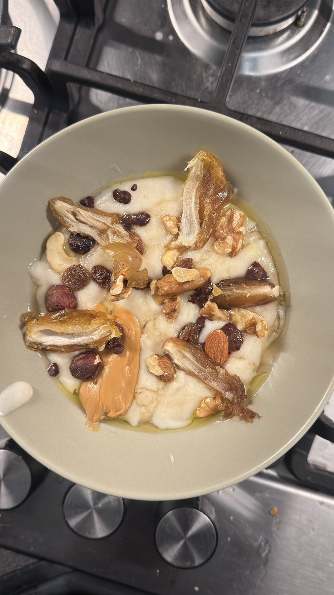 utiliz93's tweet photo. Ma premiere Talbina

+ huile d’olive, miel de thym de @lanouvelleruche, beurre de cacahouete, fruits secs, dattes deglet https://t.co/HCztB9I8uI