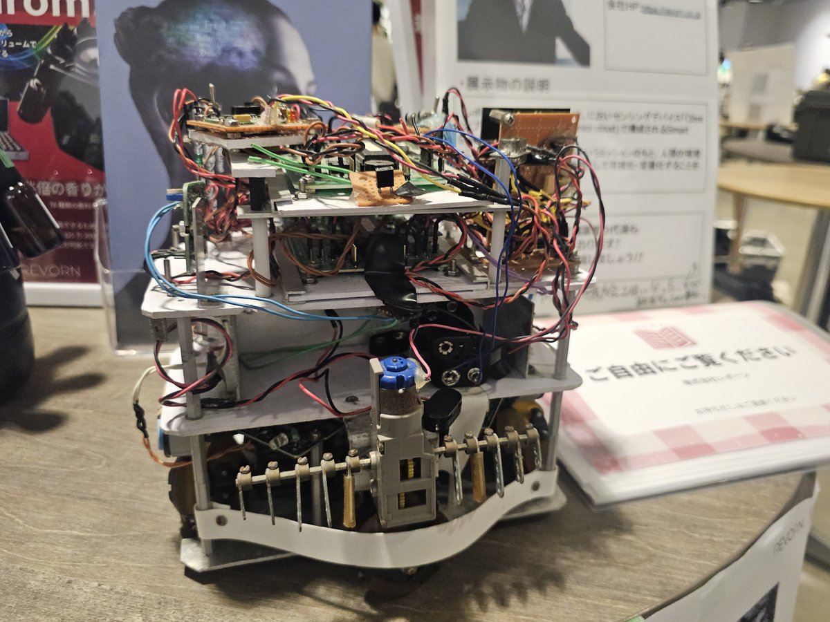 TiBで開催中の学生ロボットEXPOに参加しています！
弊社代表の松岡が2004年ロボカップジュニアプライマリー世界大会で2位に入賞した当時のロボットを展示中🤖
松岡も来ています！
ぜひお立ち寄りください！
#学ロボEXPO
#学生ロボットEXPO