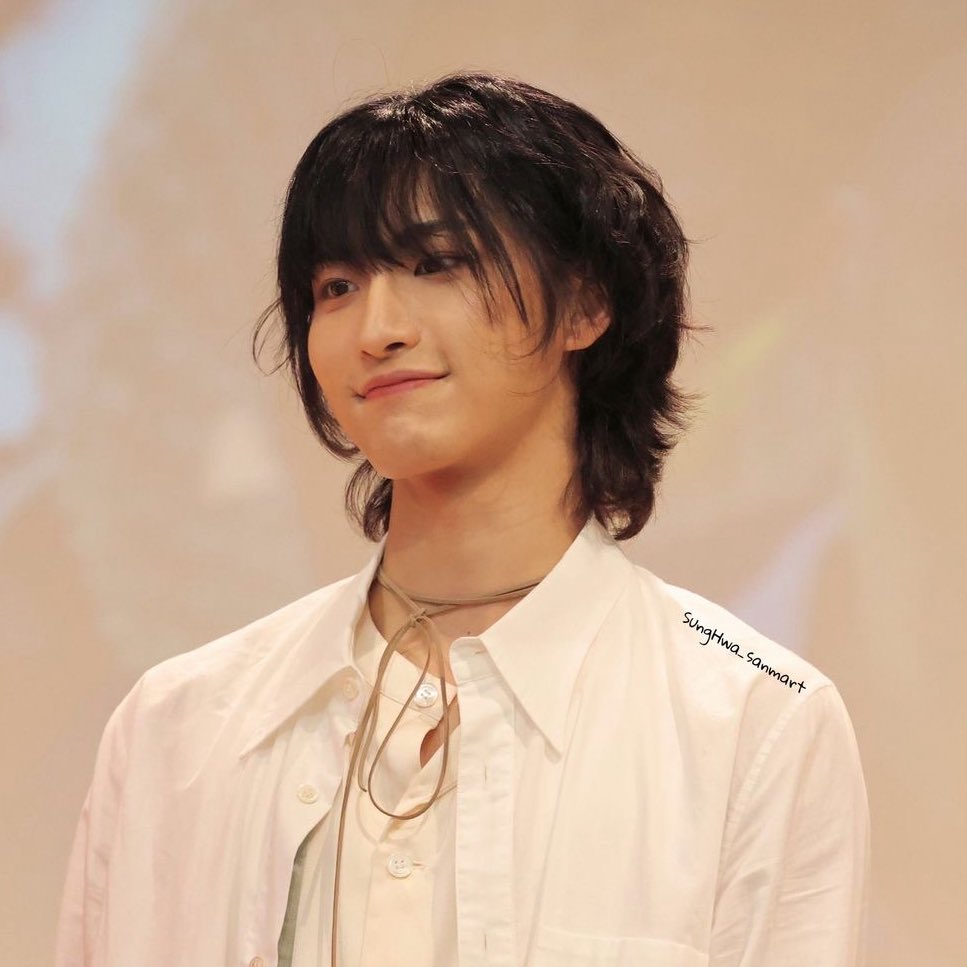 hj 🪐 (@eternalvoyalis) on Twitter photo 