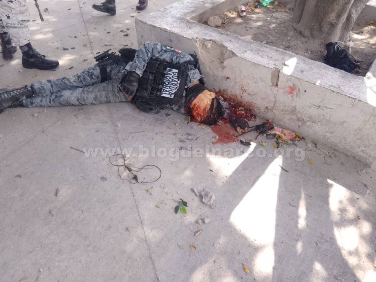 blogdelnarcomex's tweet photo. Suman decenas de agentes de la Guardia Nacional muertos y heridos por las emboscadas del CJNG tras la muerte de El Mencho, en estas fotos y videos esta solo una de las emboscadas (Informacion en el enlace) https://t.co/folq6w8Xch https://t.co/D14FYwUpbI