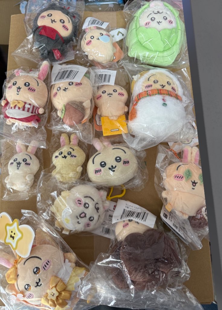 ちいかわ 交換 譲渡 うさぎ 譲: うさぎ アクスタ 缶バッジ ぬいぐるみ