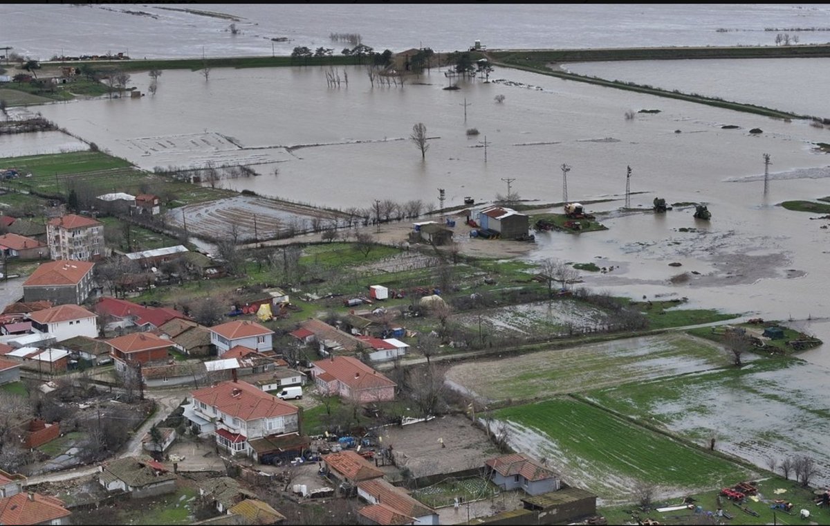 turkmediateam's tweet photo. Edirne'de taşan Tunca ve Meriç nehirleri, bazı bölgelerde tarım arazilerine yayıldı.
#Edirne #Tunca #Meriç
@meteyolas @kodyuklemeleri @Zzkocan https://t.co/FuTeEfiARz