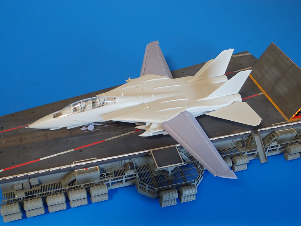 近日発売予定 1/72 No.4カタパルトDeck＆CatwalkとF-14用フラップ