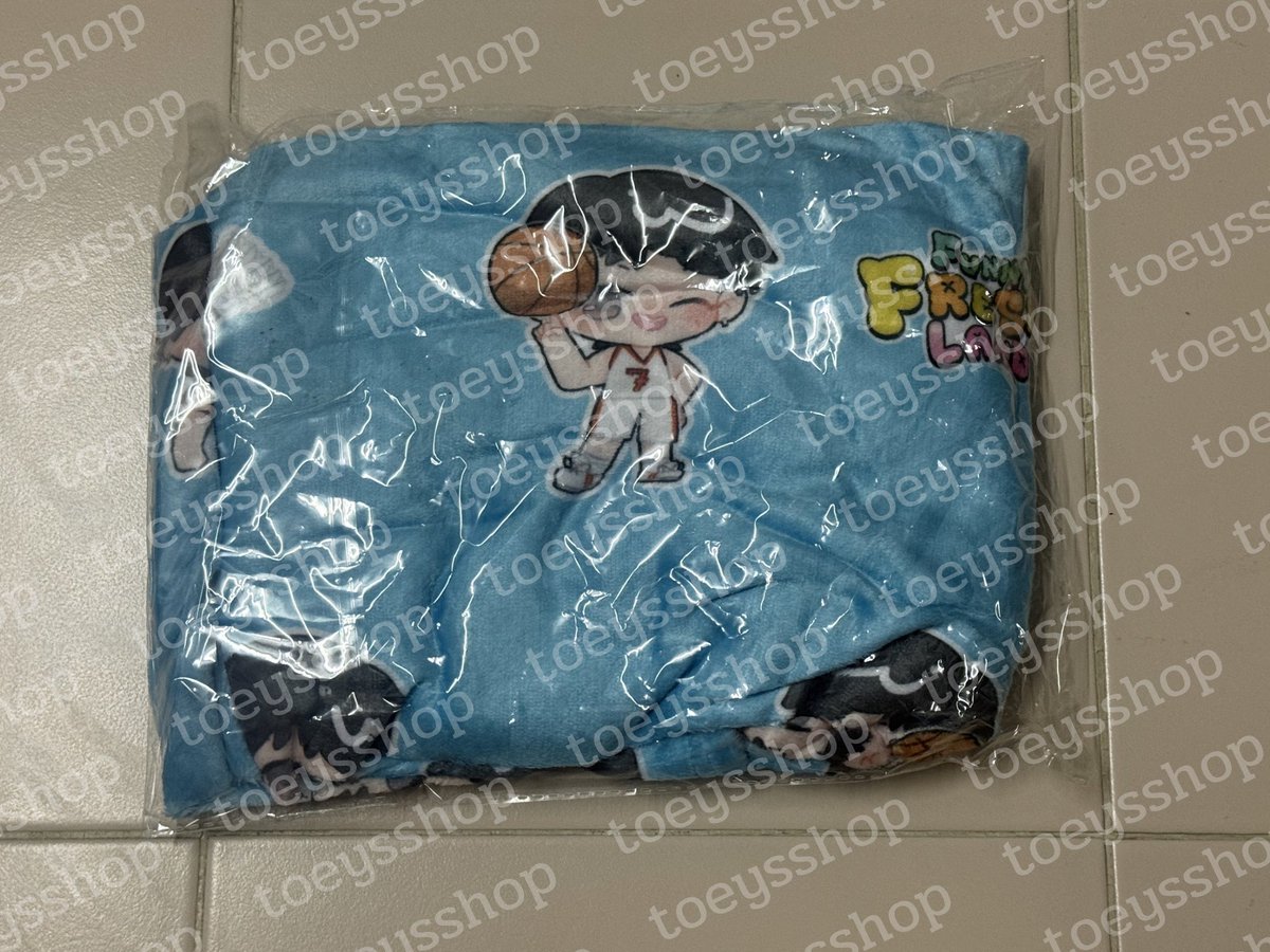 Toeysshop's tweet photo. ✅พร้อมส่ง📦

📍ผ้าห่มงานวันเกิดออฟโรดปี 2025 ราคา 550฿
📍กระเป๋าผ้าวันเกิดออฟโรดปี 2026 ราคา 450฿

ค่าส่ง 50฿ ใส่กล่องส่งถึงบ้านให้เลยคับ
หรือนัดรับ สยาม/สีลมได้คั้บบ

#ตลาดนัดต้าห์อู๋ออฟโรด https://t.co/zkxAGyGDtR