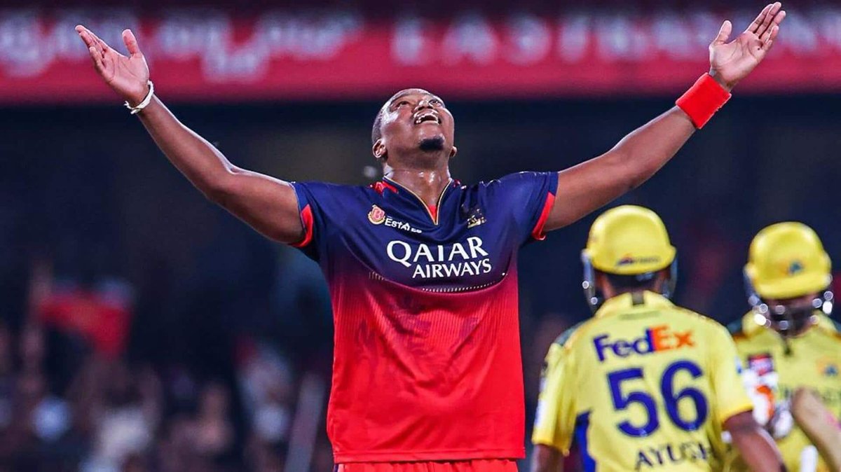 Lungi Ngidi is the first seamer to 𝗯𝗼𝘄𝗹 𝗳𝗼𝘂𝗿 𝗼𝘃𝗲𝗿𝘀 𝘄𝗶𝘁𝗵𝗼𝘂𝘁 𝗰𝗼𝗻𝗰𝗲𝗱𝗶𝗻𝗴 𝗮 𝗯𝗼𝘂𝗻𝗱𝗮𝗿𝘆 𝗮𝗴𝗮𝗶𝗻𝘀𝘁 𝗜𝗻𝗱𝗶𝗮 𝗶𝗻 𝗧𝟮𝟬𝗜𝘀 since Beuran Hendricks in 2019, nearly seven years ago ..

Only Mistake Mobobat and Andy flower did after joining RCB..