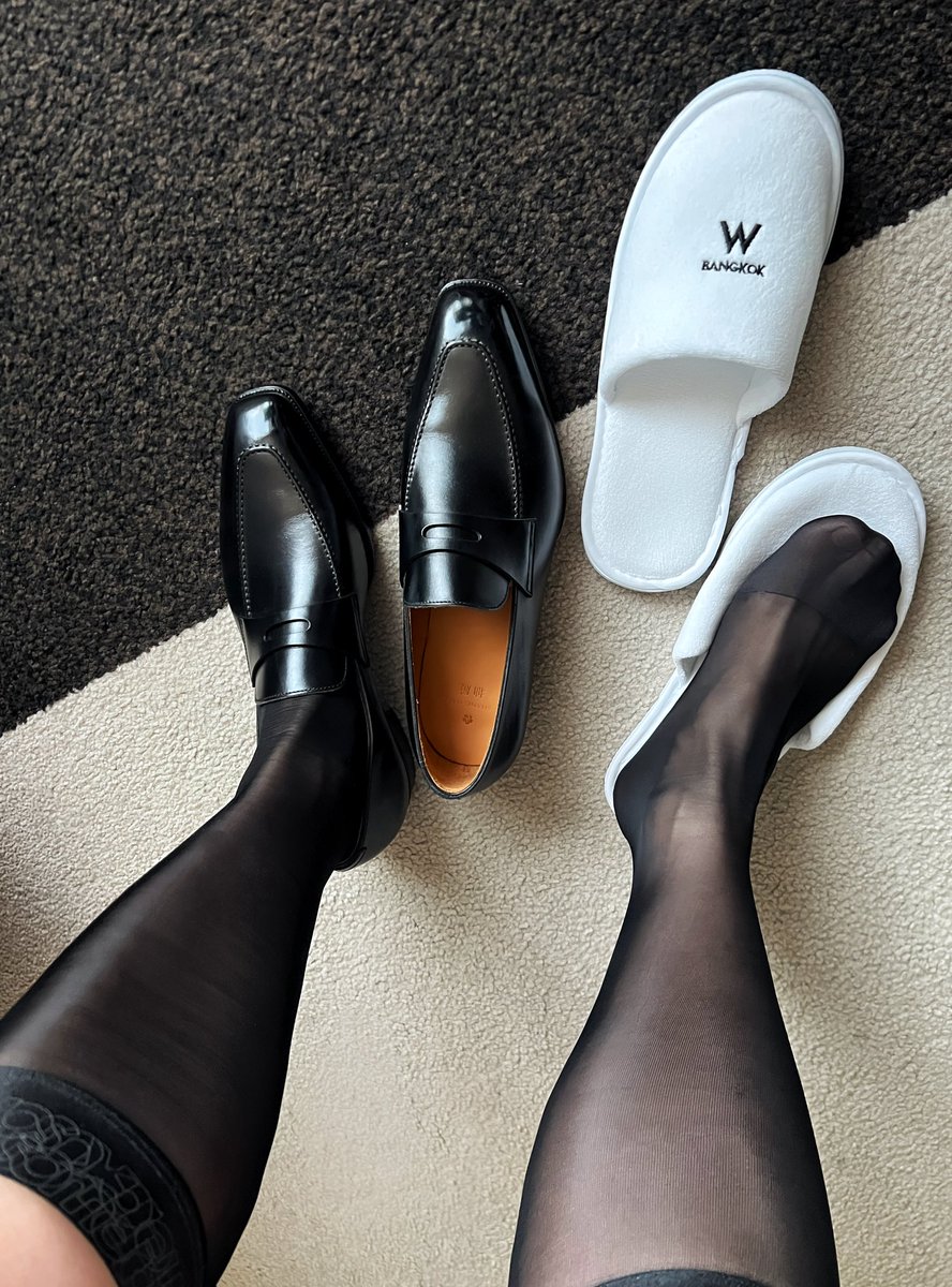 律一SuitSocks tweet media