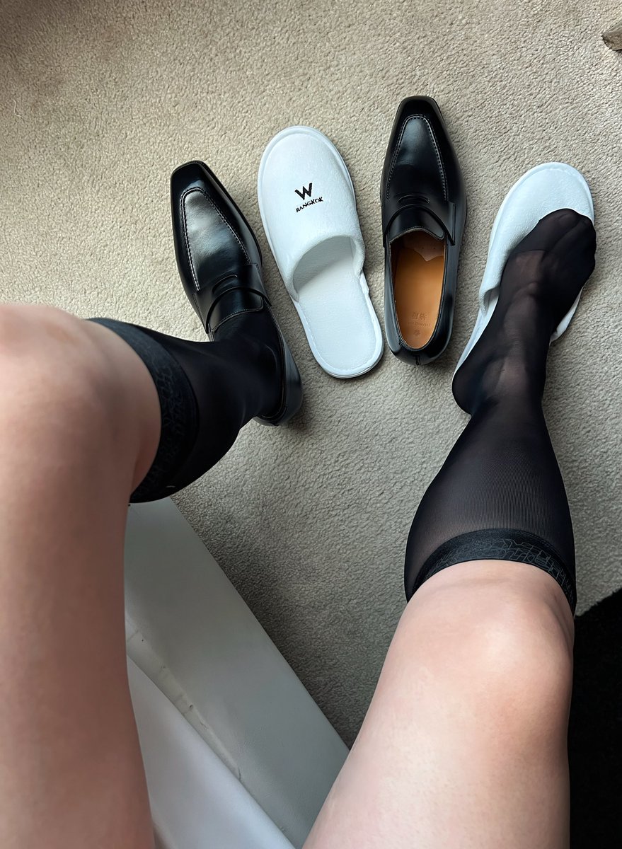 律一SuitSocks tweet media