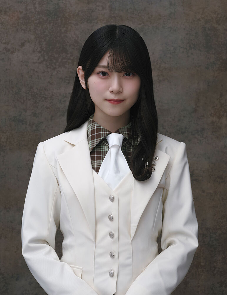 瞳月ちゃんのソロアーティスト写真が公開されました🪽 ご覧下さい