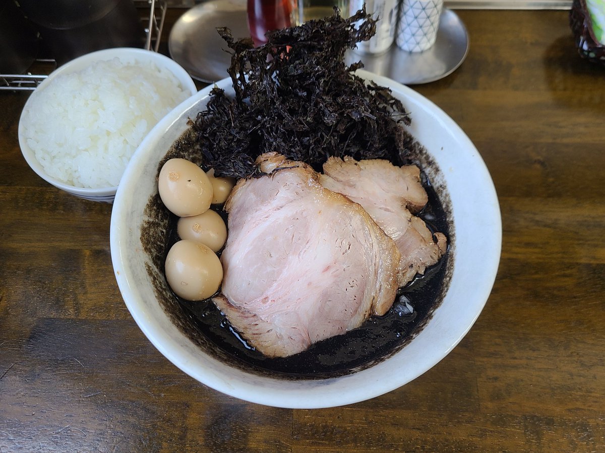 麺屋よしすけ@行徳 「限定 濃厚煮干し超BLACK＋味玉うずら＆白ご飯