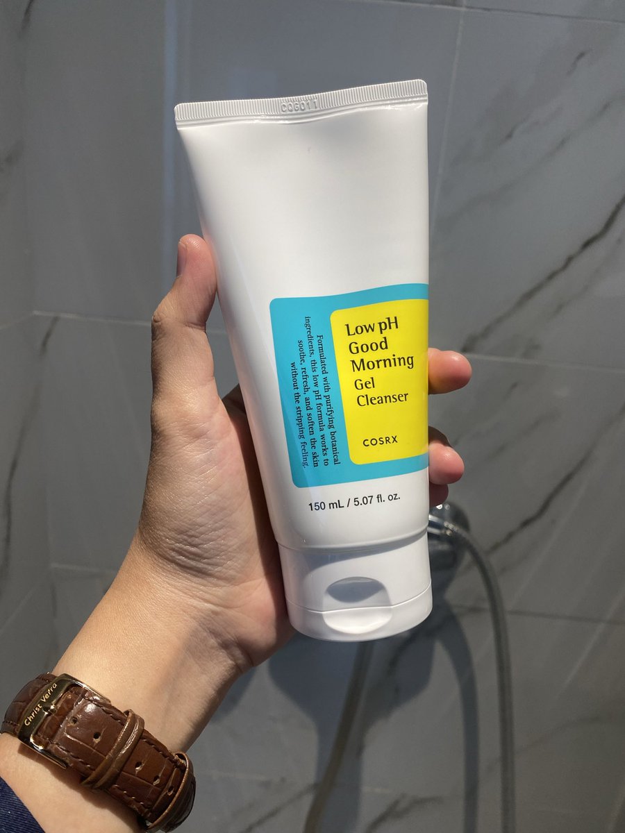 RhmwtDewi's tweet photo. Must-Have Korean Skincare‼️
Kulit aku tuh tipe yang kering aku pakai Low pH Good Morning Cleanser ini buat menghidrasi kulit https://t.co/w3UFwUnoe5