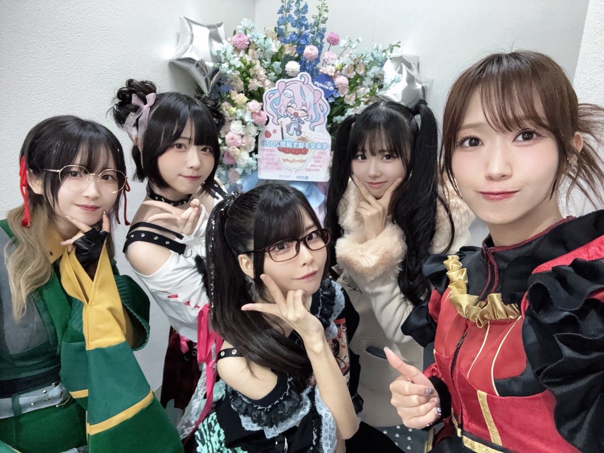 大好きNoaちゃんMoneちゃん！
たこやんにLicoちゃんも出ちゃえ！って言ったら本当に出てくれて歓喜😹

のあもねがDJするとチーム友達も""萌え""になっちゃうんだな…可愛かった…

オキパリちゃんいつも仲良くしてくれてありがとう😚🌟大好きだよ〜🫶
#雫來叉手毬生誕祭2026