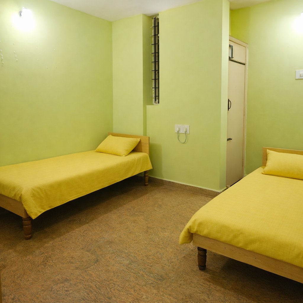 arakereladiespg's tweet photo. Looking for a safe &amp; comfortable ladies PG in Arekere near Bannerghatta Road?
✔ Clean &amp; spacious rooms
✔ CCTV security
✔ WiFi &amp; prime location
📍PG near Primeco Towers
📍PG near Kalyani Magnum Tech Park
🔗website : https://t.co/dRBFPqqRsV
#LadiesPG #Arekere  #SafePG #GirlsPG https://t.co/ByQwpmJYrR