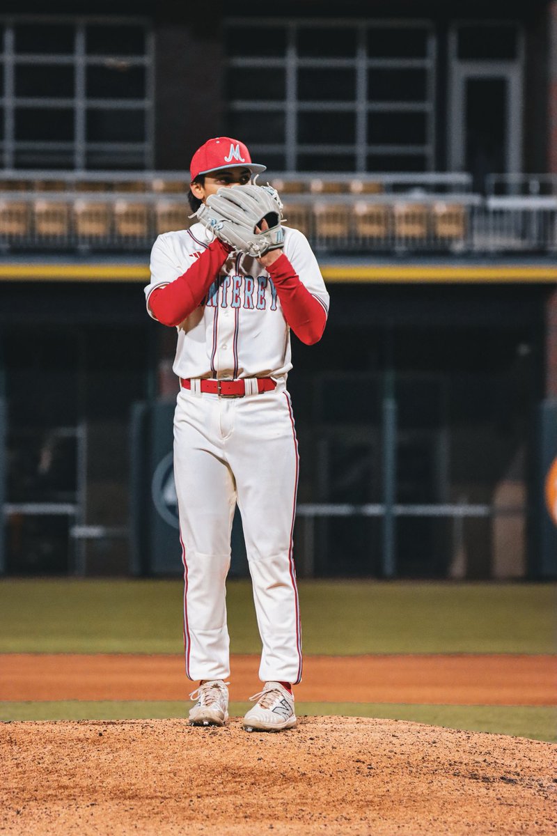 Noe Olivarez tweet media