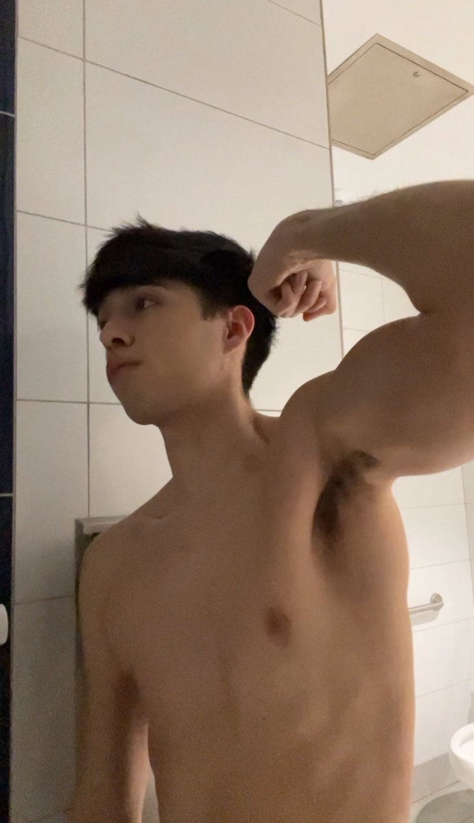 Alex 🦒 tweet media