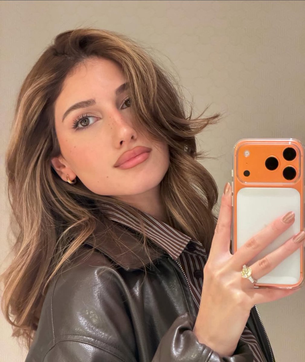 اهخخخ عذبني ذا الجمال