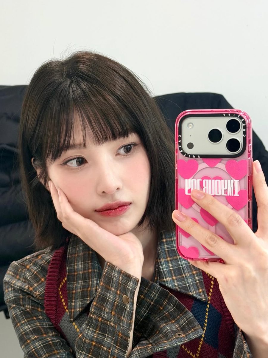 ⠀
⠀
Selamat siang dari yang baru bangun tidur begitu sampai di apartemen dan gak sempet bersih-bersih dulu. Besok kalau timbul jerawat udah gak heran lagi. 😔
⠀
⠀