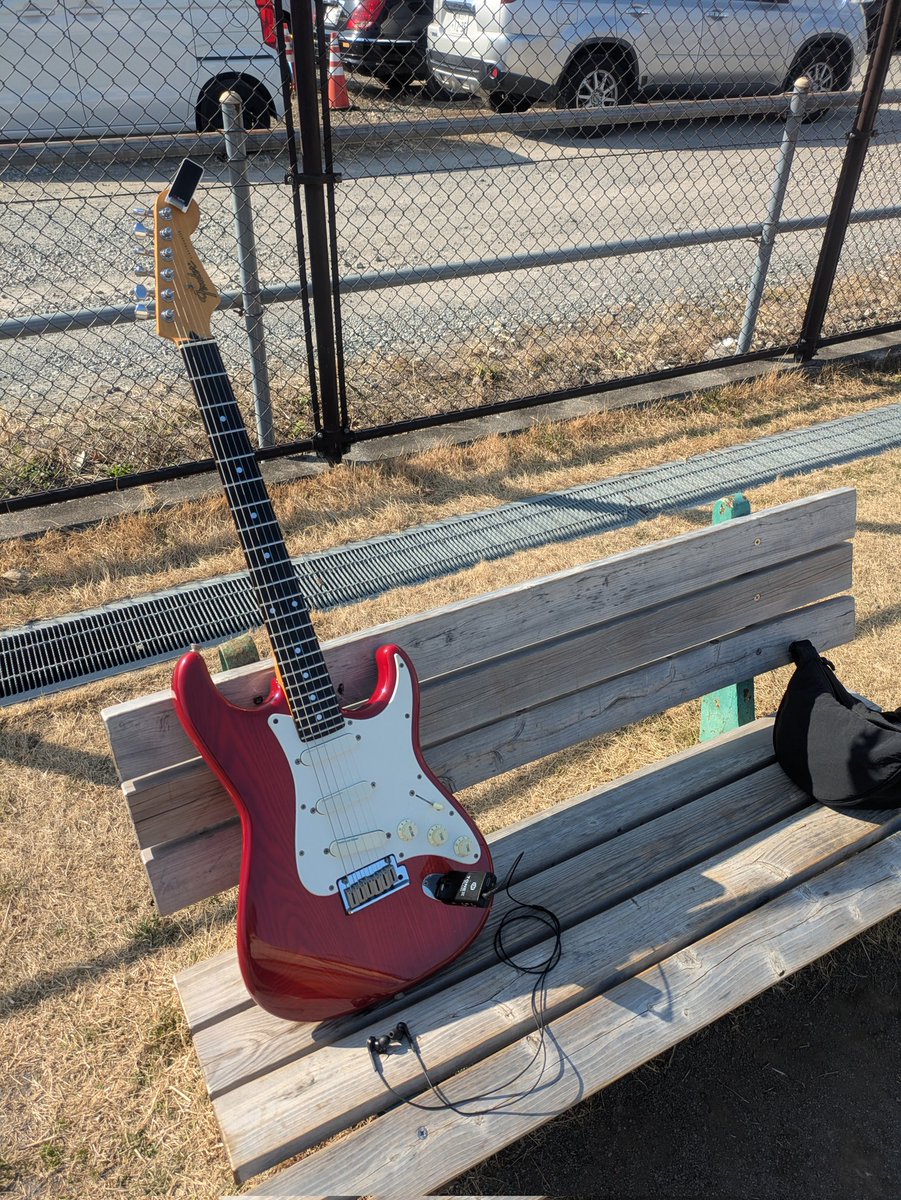 tanakaXnobuaki's tweet photo. 久しぶりに公園で弾いてます。 #ToneX #ToneXplug https://t.co/EZZLj1R1zz