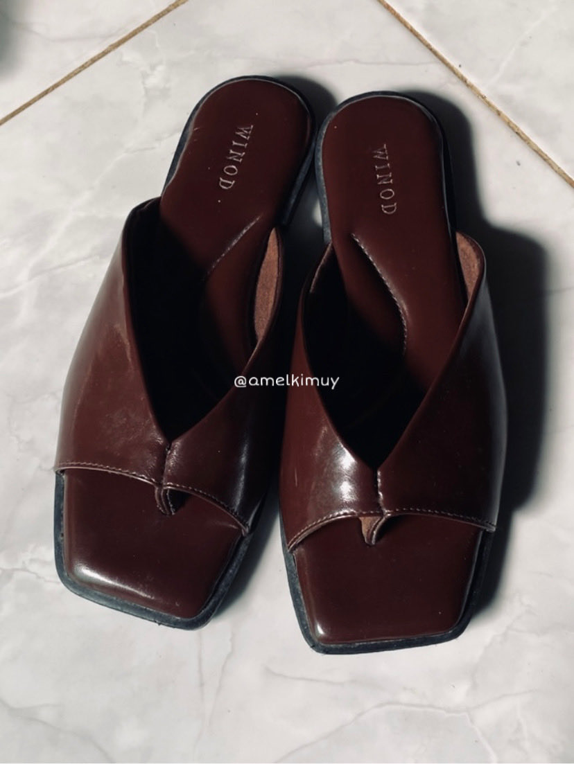 amelkimuy's tweet photo. Kalo sendal empuk kek gini gue g rugi jg beli etdah https://t.co/IxoXlHjQoL