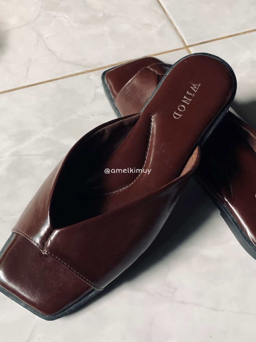 amelkimuy's tweet photo. Kalo sendal empuk kek gini gue g rugi jg beli etdah https://t.co/IxoXlHjQoL