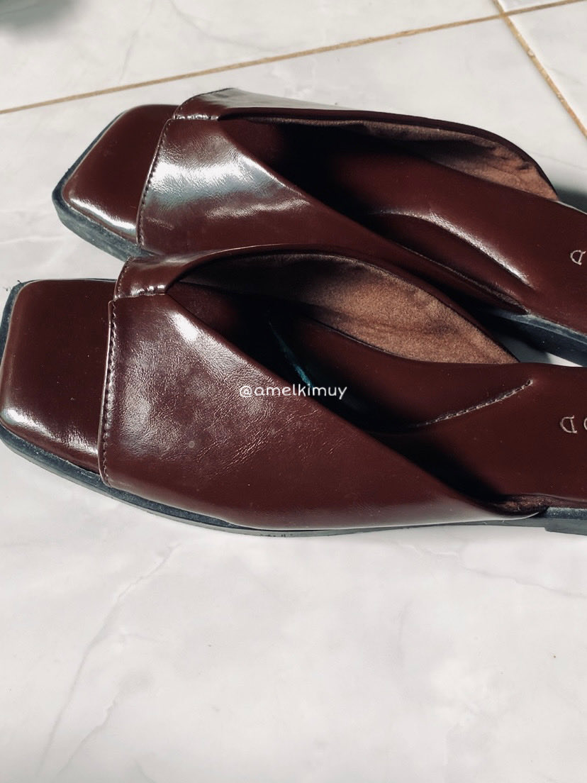 amelkimuy's tweet photo. Kalo sendal empuk kek gini gue g rugi jg beli etdah https://t.co/IxoXlHjQoL