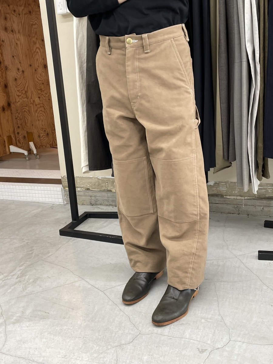 Fendart 

馴染み薄かったカーペンターパンツ、良かったです！

写真は定番のモールスキン、これに加えてシャカパン的な肌触りの千鳥格子コットン、春夏向きの生成りコットンリネンのヘリンボーン、上品なグレーの中畝コーディロイ、どれも最高。お洒落で頑丈なパンツを探してる人に刺さると思います！