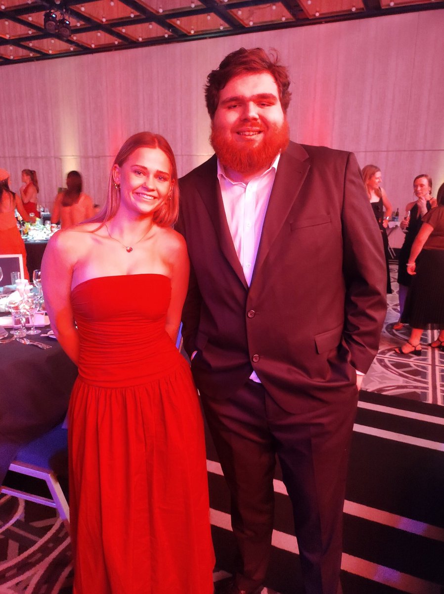TylerVillagra24's tweet photo. Happy 21st birthday to my favourite Sydney Swans AFLW player and one of the brightest young small forwards in the AFLW, Holly Cooper!!! 😁🎉❤️🤍 #GoSwans #Bloods #CheerThis https://t.co/FOW9W7VBtK