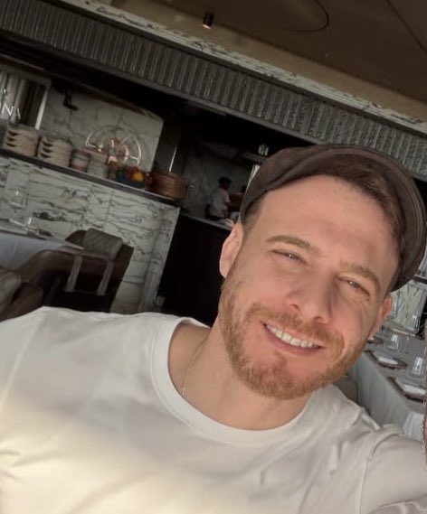 Vnia50926678's tweet photo. OMG … sooo cute!
          🫠🫠🫠

You look adorable babe!

#KeremBürsin https://t.co/Iw1hurKahH
