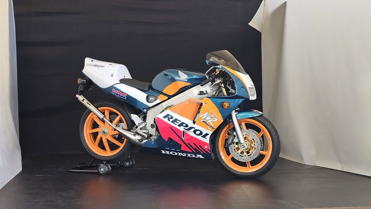 MC28 NSR250R REPSOL このバイクが表紙の雑誌を ワタクシ持ってます