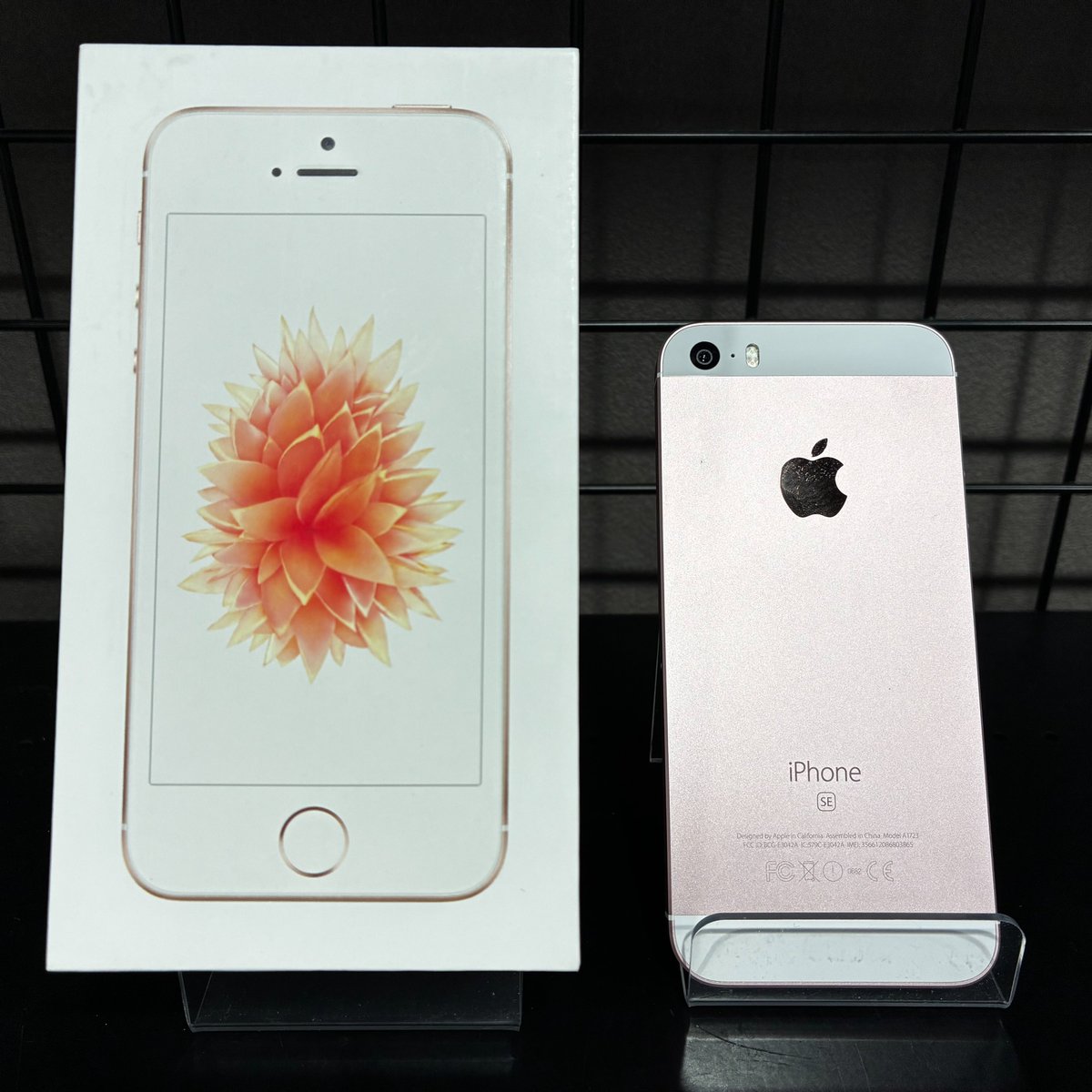 SIMロック解除済みの初代iPhone SE 32GBが入荷しました‼ 色はローズ
