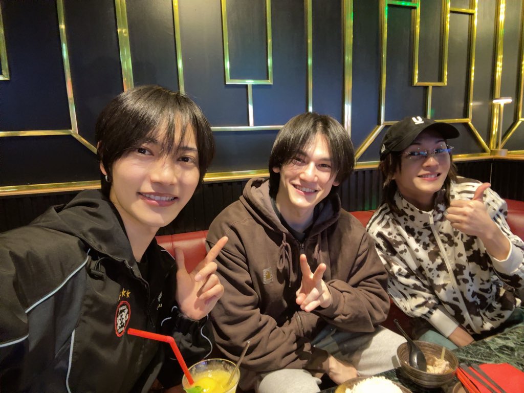 hiroki_kajita's tweet photo. 昨日 #劇団ドラマティカ 稽古後
ゆうくんとパースと遊びました☺️

ずっと2人には会って欲しいと思ってたから嬉しかった！

タイ料理食べました🇹🇭🍚 https://t.co/9i1VF0p5WN