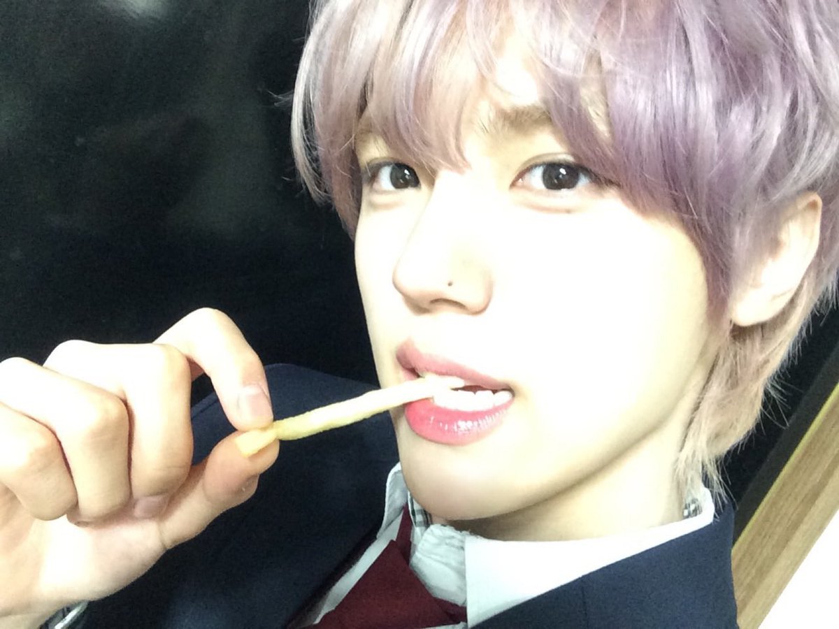 _minandung's tweet photo. 내가 덕질한 사람들 중에서 제일 예쁨 https://t.co/Z0lCe1mVNN
