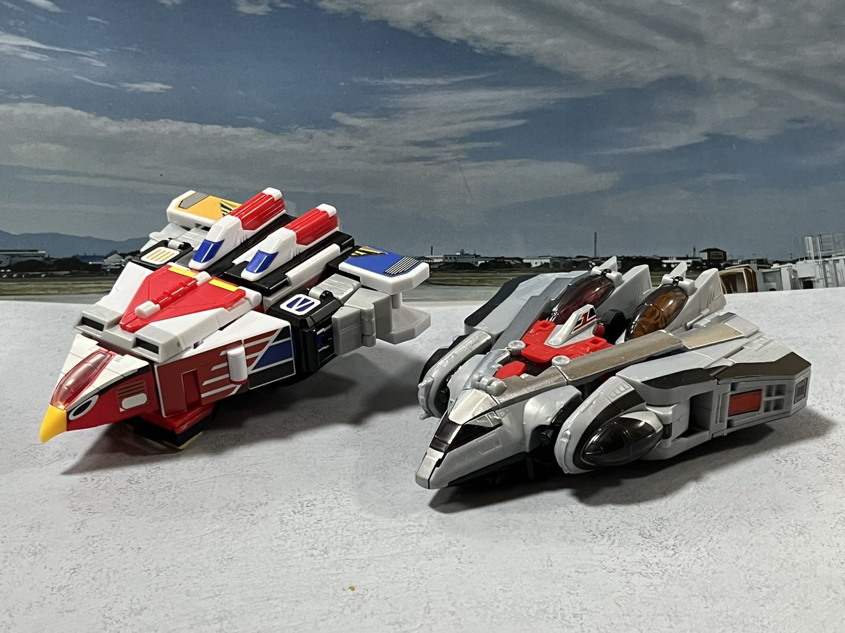 esdD9jiQwXvx9Zq's tweet image. #SMP
5機合体の巨大な戦闘機良いよね
この頃はこういうフォルムの戦闘機多かったな...