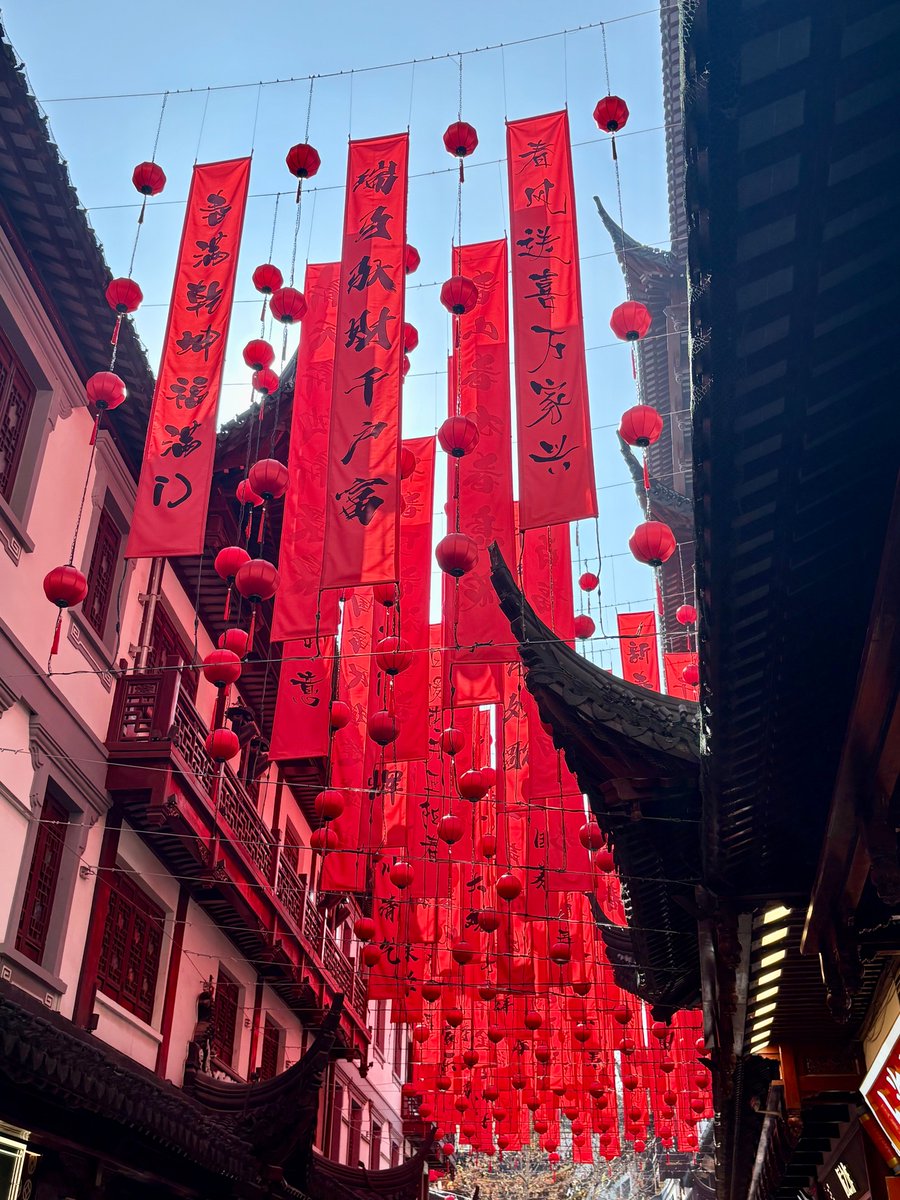 Rose42991316's tweet photo. #上海过大年#跨次元共振“破壁出圈”，激发年轻消费“新势力”。五角场好二次元👌 https://t.co/km6i8FAzDB