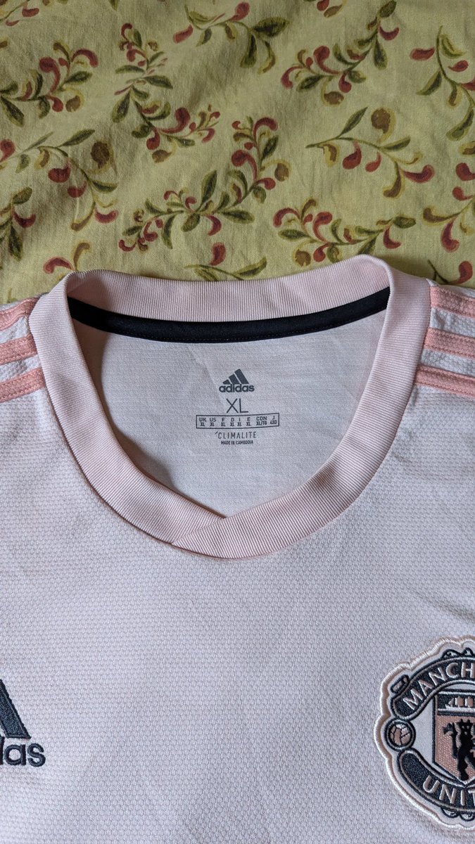 saint_beads's tweet photo. Man U 2018 Away kit
XL
Ugx 30,000
#Rare_Finds 
#Sports https://t.co/XRHNdhPYD0