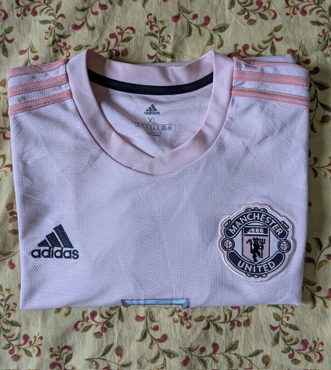 saint_beads's tweet photo. Man U 2018 Away kit
XL
Ugx 30,000
#Rare_Finds 
#Sports https://t.co/XRHNdhPYD0
