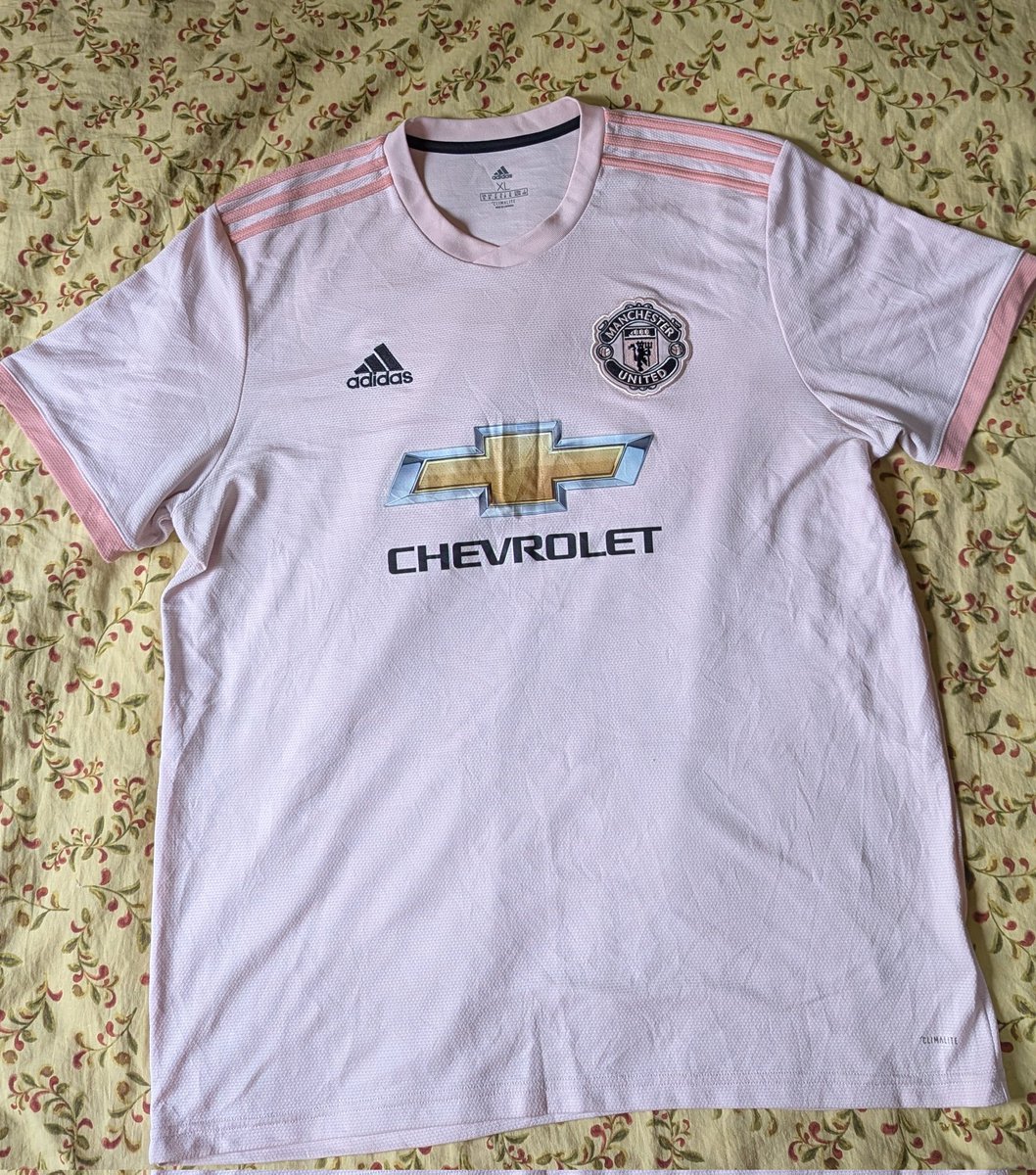 saint_beads's tweet photo. Man U 2018 Away kit
XL
Ugx 30,000
#Rare_Finds 
#Sports https://t.co/XRHNdhPYD0