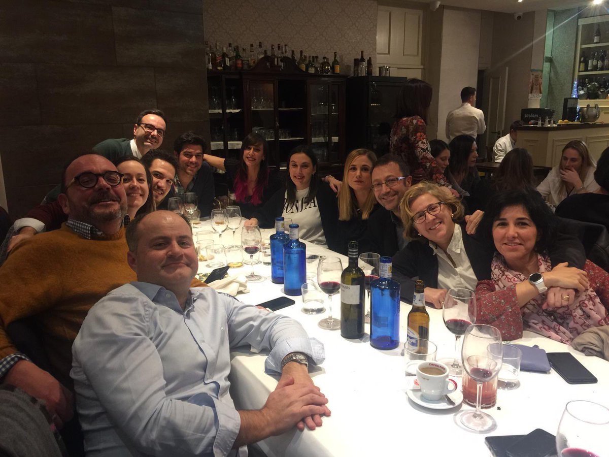 Un beso al Cielo para Juan Pablo Colmenarejo.

Todo un maestro de la radio. Cuánto me acuerdo de él. 

Y del maravilloso equipo que formamos los años que dirigió la Linterna.

#InMemoriam