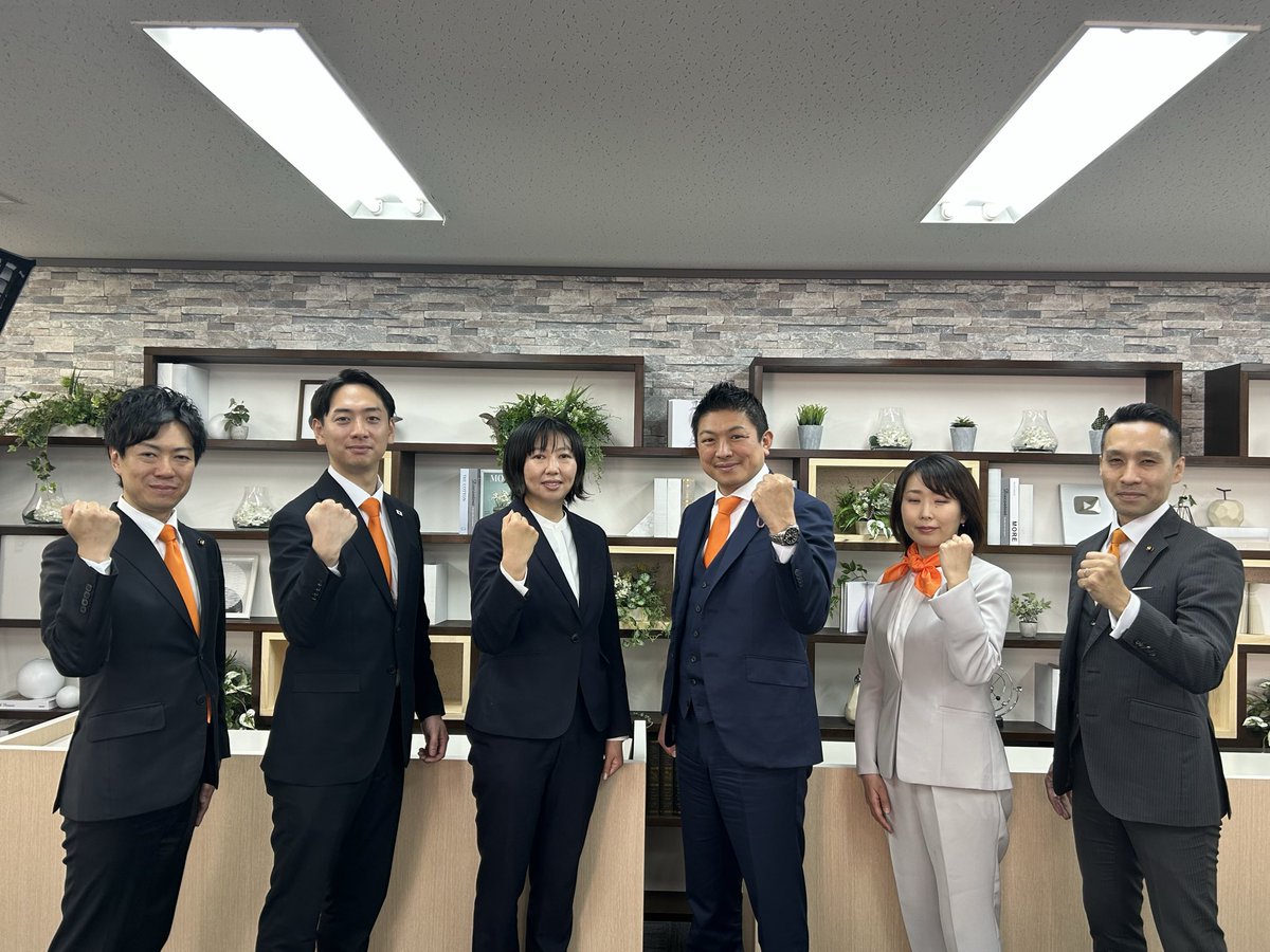 午後は直近に当選された
川俣糸島市議
菅原潟上市議
本橋川口市議
前田町田市議
孫田日野市議
と懇談し、公認証をお渡ししました。

皆さんには新人議員研修も受けていただき、
議員として良いスタートを切っていただきたいです！