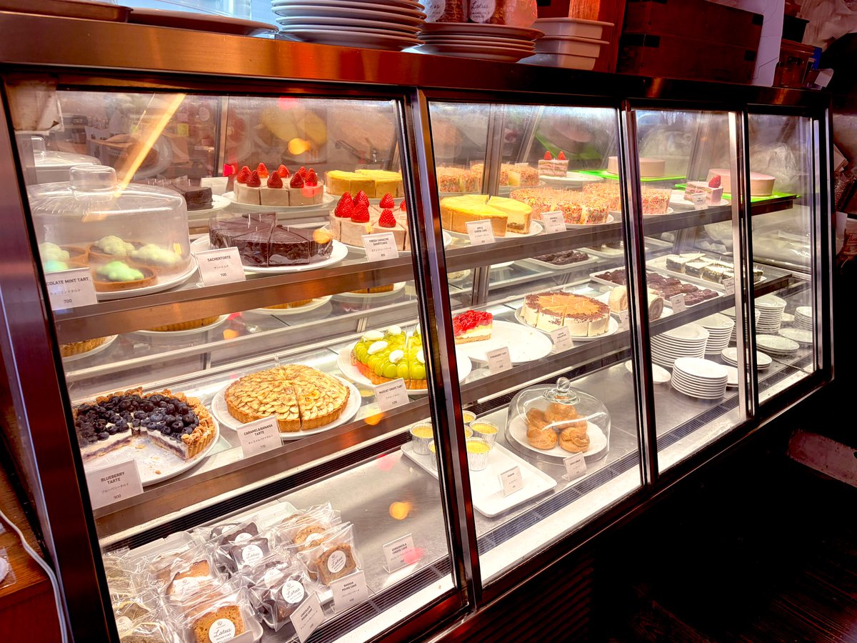 原宿眠眠「いちご水のめまい」配信おめでとうというわけで、原宿で「ケーキを食べよう」をしています。