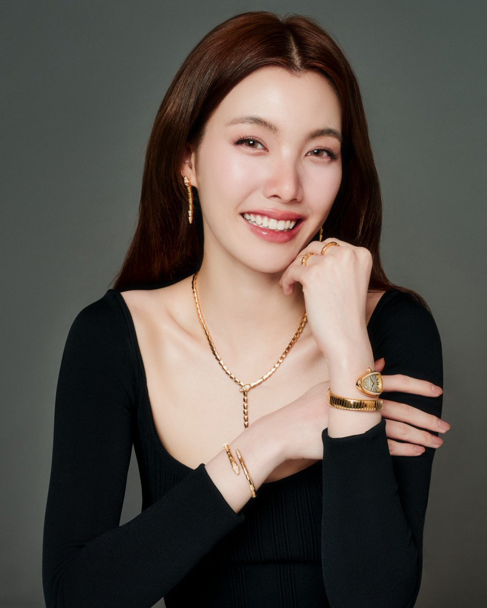 BVLGARI (@bvlgari) ต้อนรับ
ออม-กรณ์นภัส (Gorm.kornnaphat) ในฐานะ Friend of the House ของ BVLGARI ประเทศไทย คนล่าสุดสะท้อนตัวตนผ่านมุมมองและรสนิยมอันน่าหลงใหล ถ่ายทอดความมีชีวิตชีวา

Orm Kornnaphat x Bvlgari Thailand
#Bvlgari #BvlgariThailand
#OrmKornnaphat #ออมกรณ์นภัส