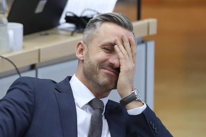 Vetternwirtschaft in der AfD: 16 Jobs bei einer Abgeordneten, 10 beim Spitzenkandidaten

Selbstbedienungsmentalität bei der AfD. Aber sich moralisch über andere erheben 🫣😬
taz.de/Vetternwirtsch…